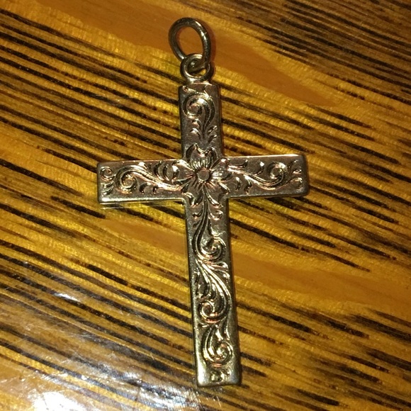 Beautiful vintage Cross Etched/Engraved Pendant 🌺 - Picture 4 of 13